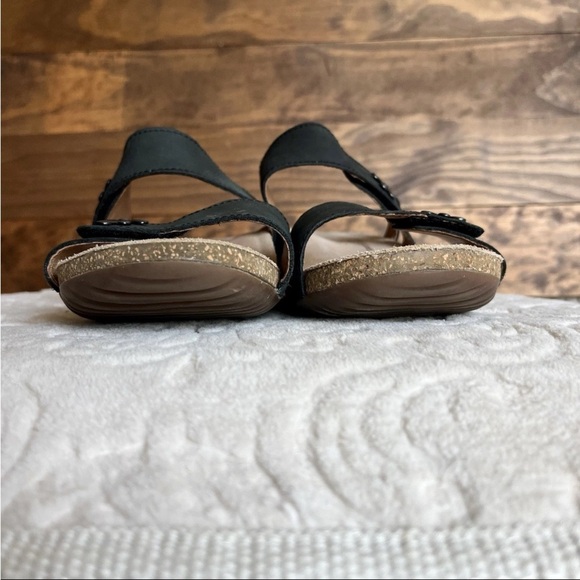 Josef Seibel Tonga Sandal Sz 38 US 7.5 Navy Leather Slip On Flower Strap Comfort - Picture 4 of 8